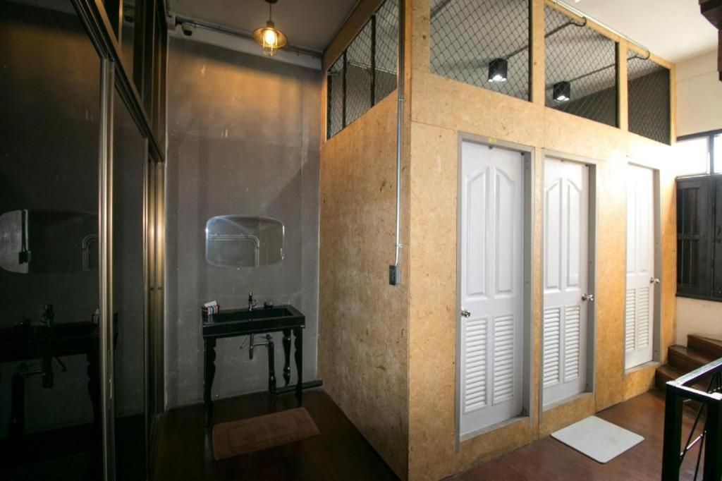 Vaccinated Staff - OYO 505 Ente Space Hostel Bangkok Exterior foto