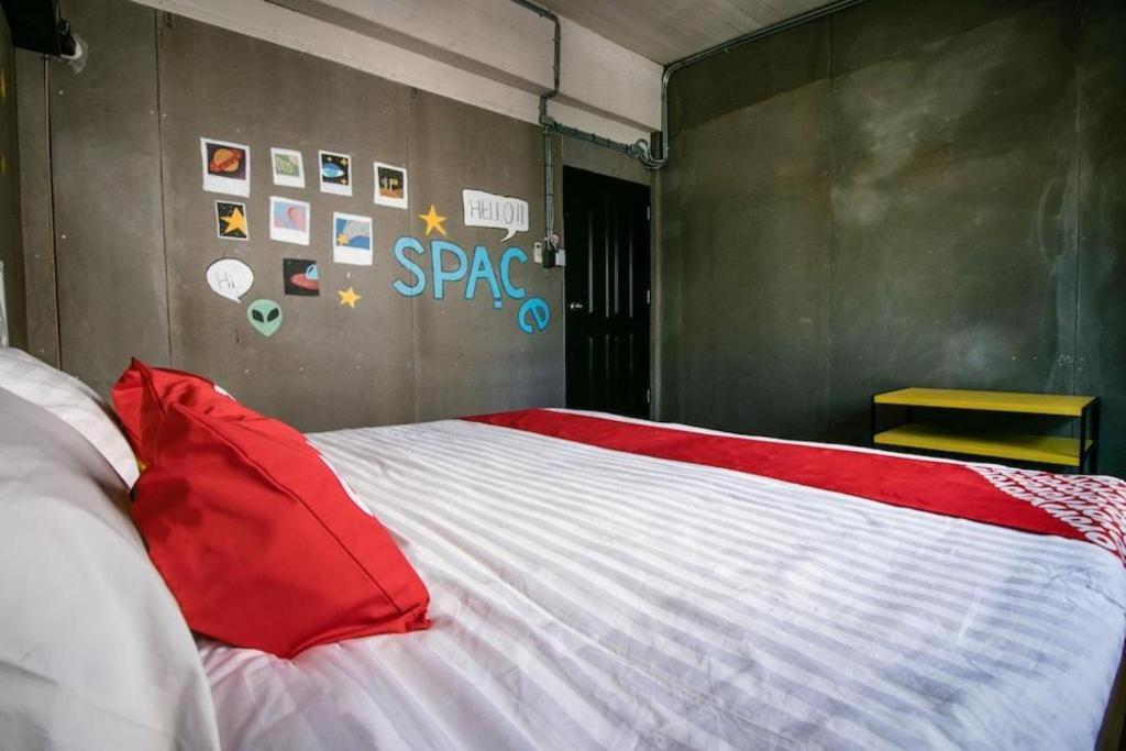 Vaccinated Staff - OYO 505 Ente Space Hostel Bangkok Exterior foto