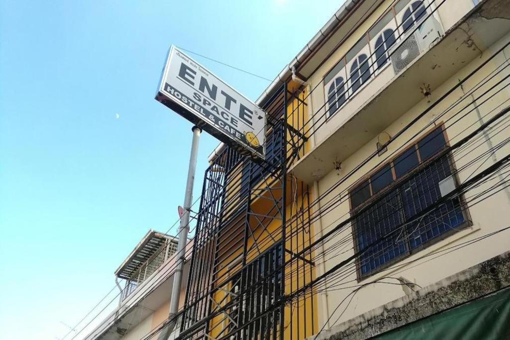 Vaccinated Staff - OYO 505 Ente Space Hostel Bangkok Exterior foto